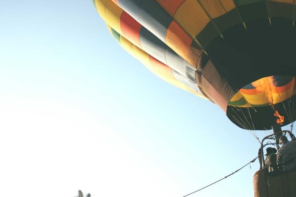 TikTok ou YouTube: Onde Investir Seu Tempo com IA em 2026?